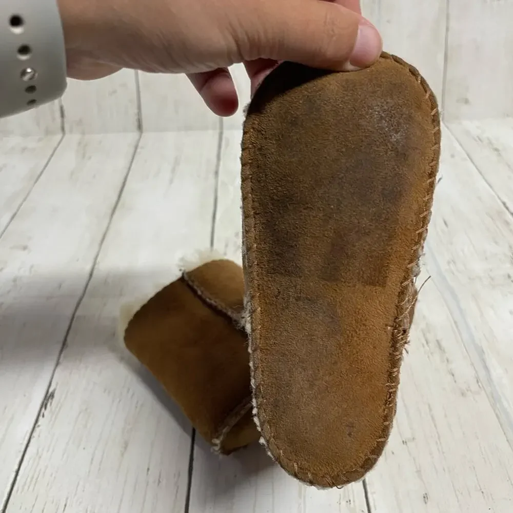 UGG Erin suede bootie for infants in chestnut color size medium